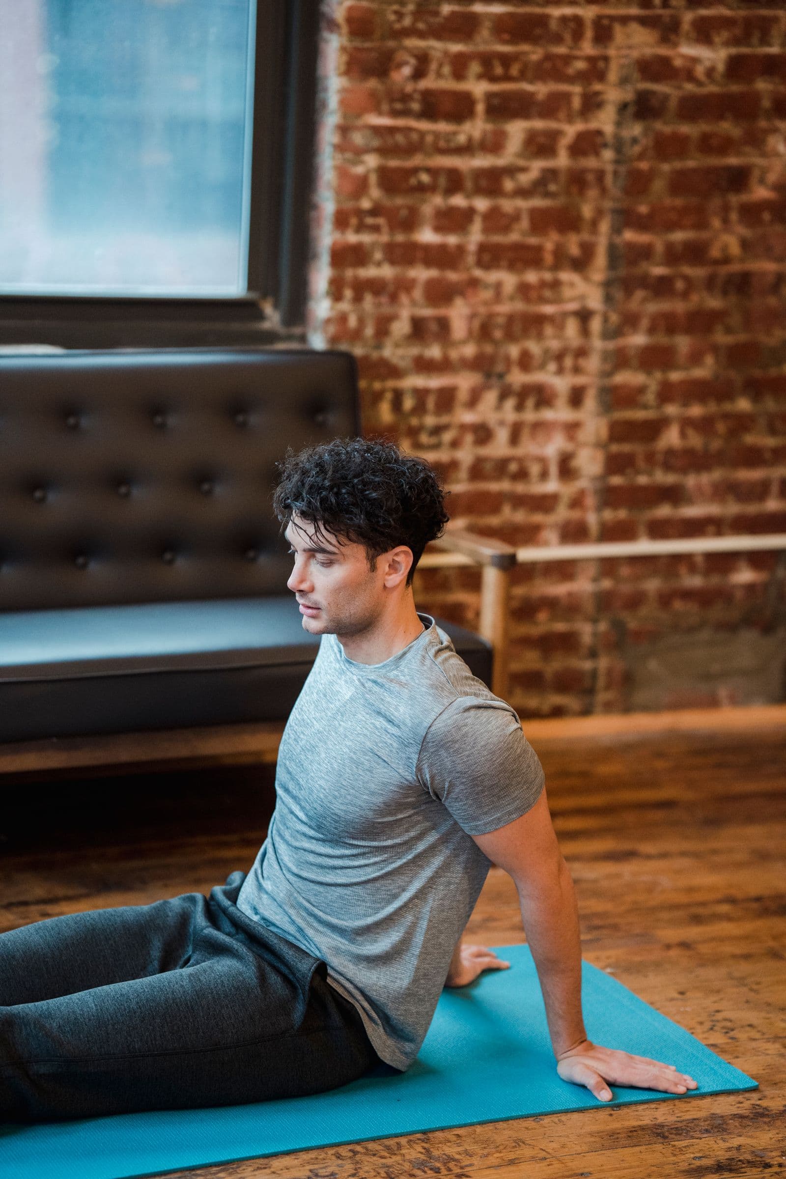 Beckenboden-Yoga für Männer: Warum das Training auch für Dich wichtig ist