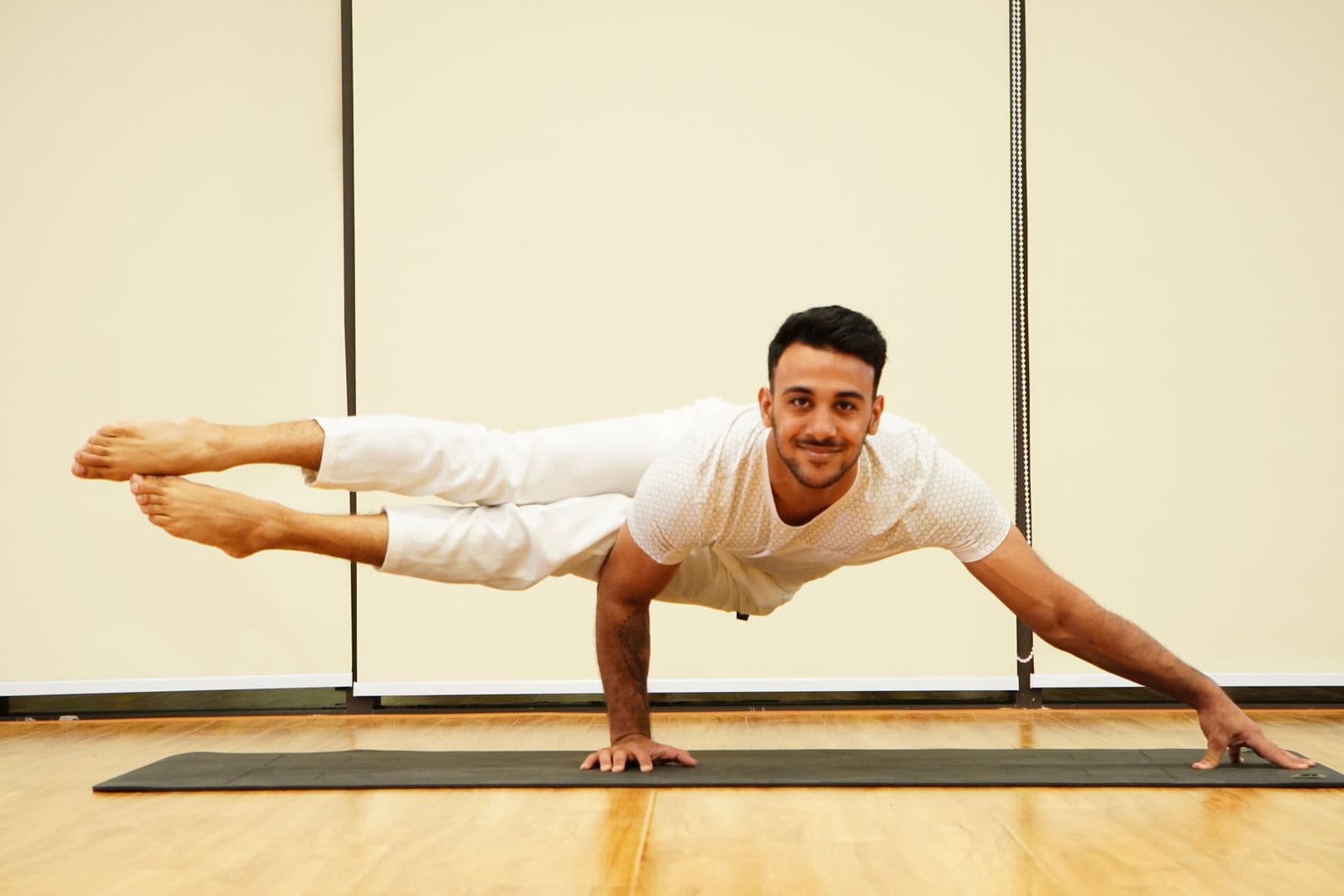 Vinyasa Flow Yoga: Dynamische Sequenzen für Kraft, Beweglichkeit und Fokus
